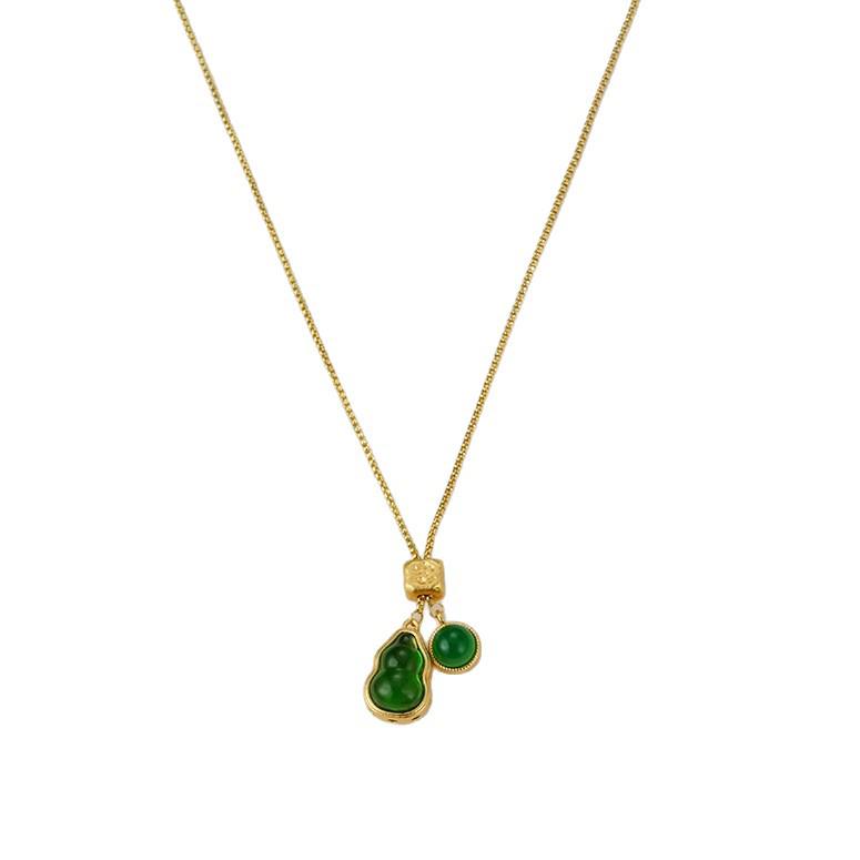 Luxurious Green Gourd Necklace: Elegant, Versatile, and Stylish Clavicle Chain in Modern Chinese Design.