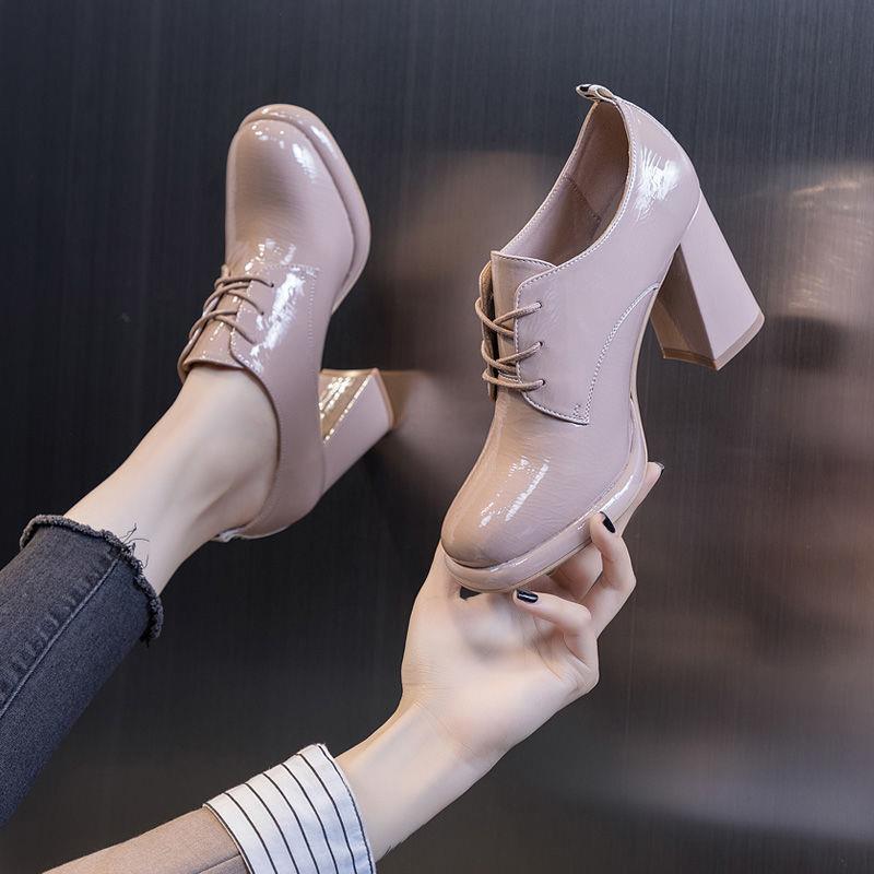 

Модные туфли-лодочки на платформе и блочном каблуке, женская осенняя обувь 2024 года, туфли на высоком каблуке, женская весенняя обувь из лакированной кожи с боковой молнией и глубоким горлом 40