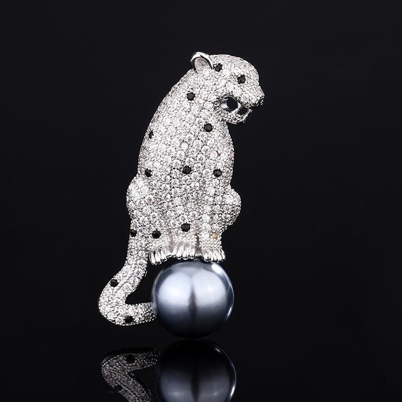 

Ювелирные изделия Медное основание Золотое покрытие Жемчуг Простая брошь Леопард 14 мм