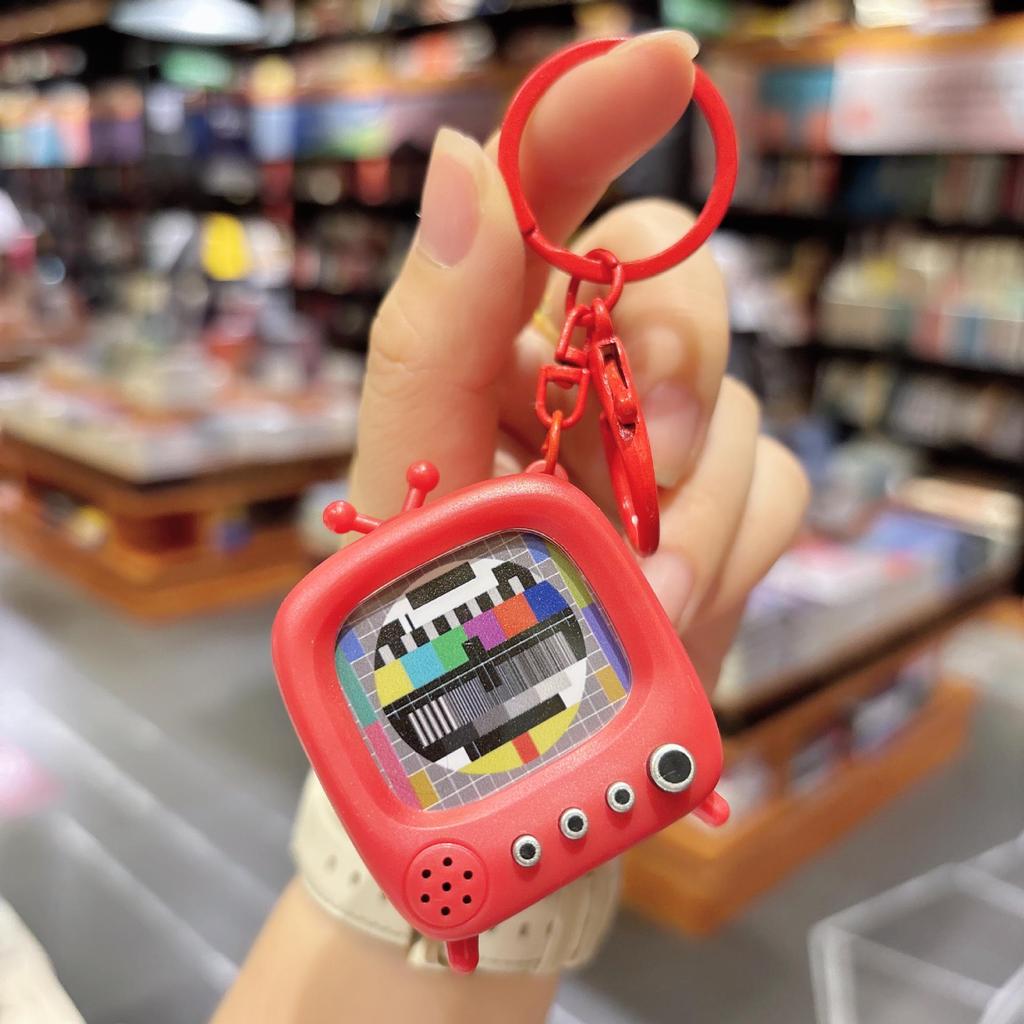 Mini Cartoon Flashing Light TV Keychain: Nostalgic Black & White Television Backpack Pendant
