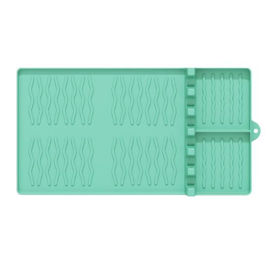 Silicone Grill Mat Heat-Resistant Multi-Slot Tool Organizer for BBQ Grilling Non-Slip Food-Grade Side Shelf Pad with Grease Drip Tray Dishwasher Safe