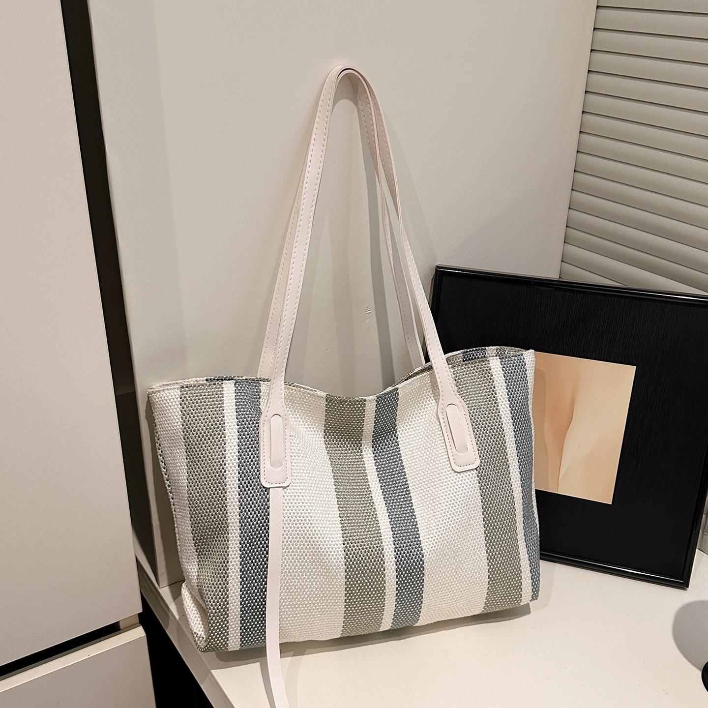 

Large capacity bag women s 2025 new trendy fashion one shoulder underarm tote women s bag spring and summer foreign style striped big bag білий