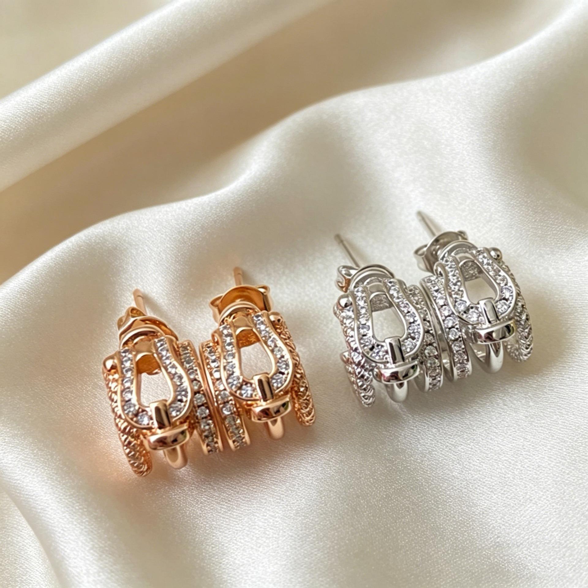 

Elegant Paved Buckle Cuff Earrings Minimalist Twisted Rope Texture Small Hoop Ear Jewelry For Ladies Gift Non Allergy Material Earring серебряный