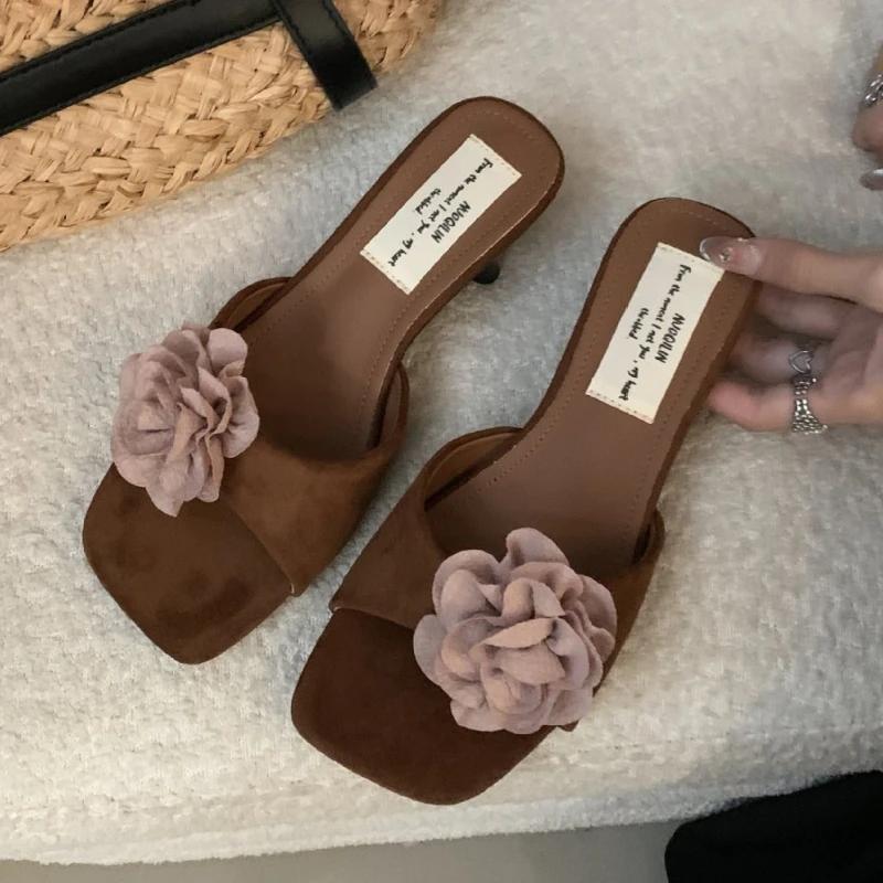 Fashion Elegant Flower Decoration Low Heel Slippers Women Fashion Square Toe Strange Style Design Slide Sandals Sexy Open Toe Beach Shoe