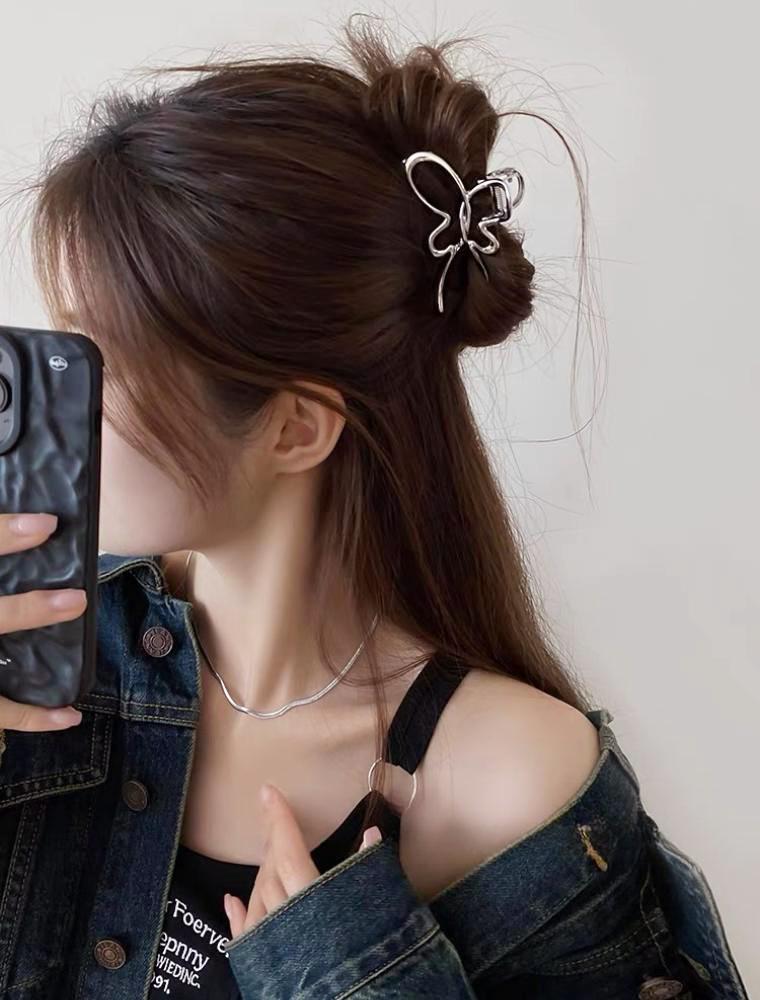 Korean Fashion Hairpin: Elegant Shark Clip for Women