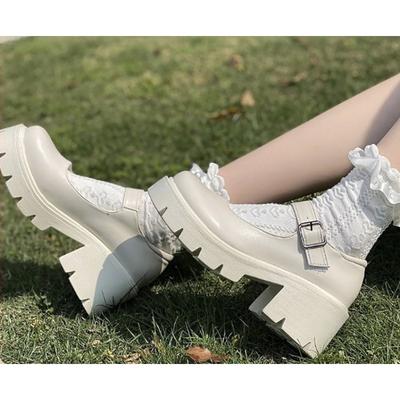 Sapatos brancos femininos Sapatos Mary Jane de bico redondo com sola grossa Retro sapatos de salto médio alto Bombas casuais de estilo britânico