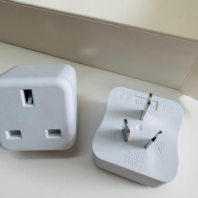 Na skladě: Převodní zástrčka Čína do Velké Británie - Verze Hong Kong, 3-plochý kolíkový adaptér