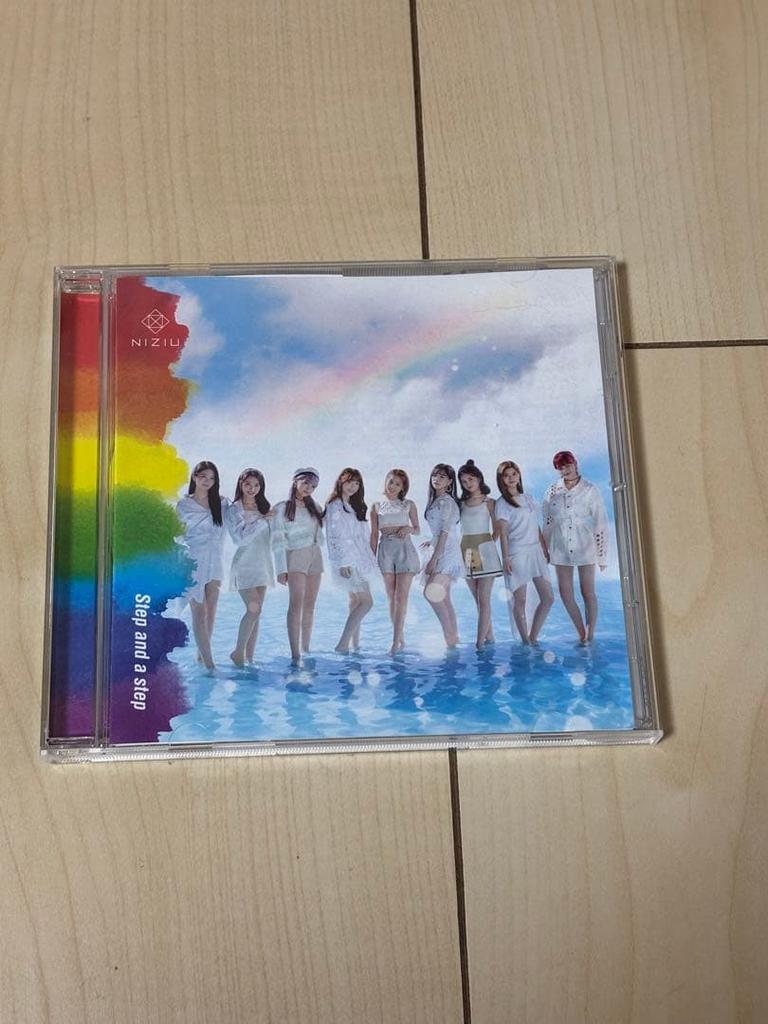 [USED] This is a Niziu CD. It contains two coconut discs.