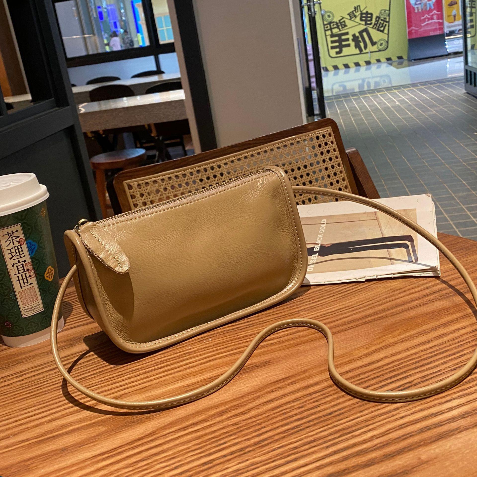 

Versatile Women s Bag Shoulder Messenger Handbag чорний