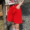 Amerykańskie Retro Czerwone Szorty Jeansowe dla Kobiet na Lato Luźne i Wszechstronne z Wysokim Stanem Wyszczuplające Proste Nogawki Długość Pięć Czwartych Modne
