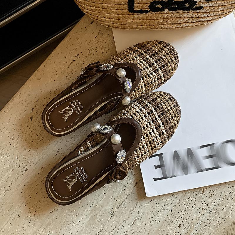 

Comfortable hollow and breathable hole Mueller shoes will increase in height within 2025, medium heel metal buckle, leather bag head, and outer slippe 39 темно-коричневого