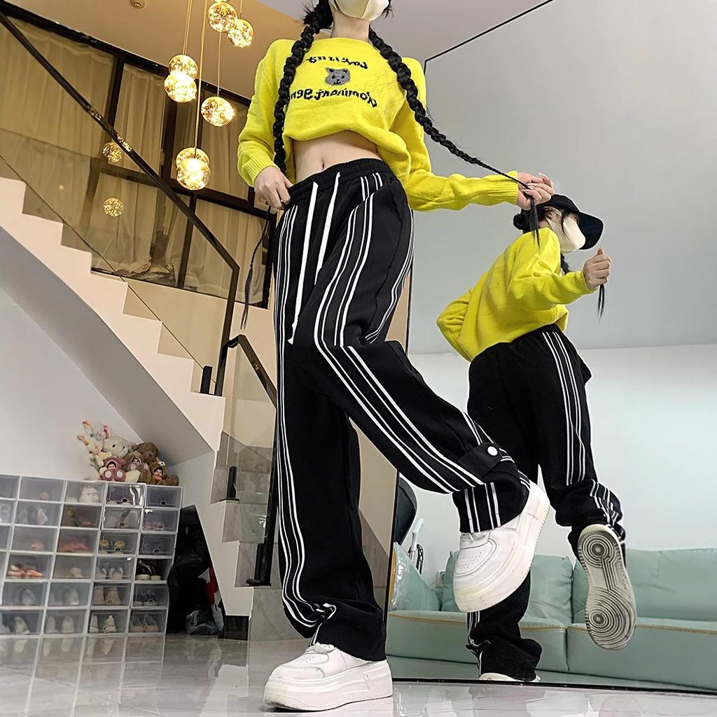 Schwarz-weiß gestreifte Hose für Damen im Frühling und Herbst Drapierte gerade Sporthose Locker Weitbeinige Freizeithose