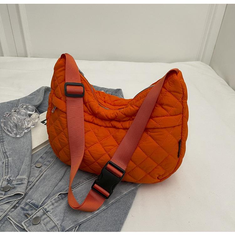 

Осень и зима 2025 новая модная сумка через плечо из ткани Оксфорд, ромбовидная сумка для отдыха, большая вместимость, хлопковая сумка кроссбоди, сумка-пельмень оранжевый