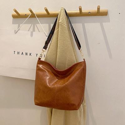 Large Capacity Wide Shoulder Strap Crossbody Bag, Fashionable Bucket Commuting Bag
