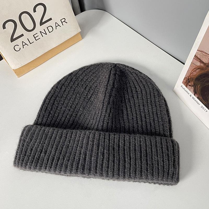 The Large Head Girdle Warm Ear Protecting Knitted Cap Is Fashionable and Versatile Making Your Face Look Good. The Small Woolen Cap Keeps You Warm