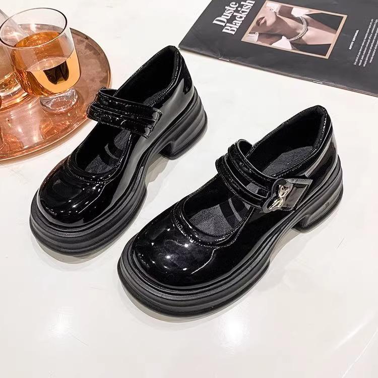 White retro pearl small leather shoes women's 2025 summer shallow mouth versatile college style thick-soled round head Mary Jane shoes