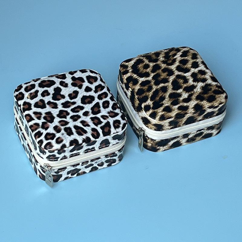 Leopard Print Portable Jewelry Box for Women's Accessories: High-End Necklace, Earring, Stud, and Ring Storage.