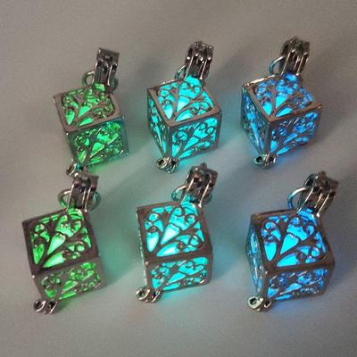 Silver-Plated Luminous Wishing Tree Retro Openable Pendant