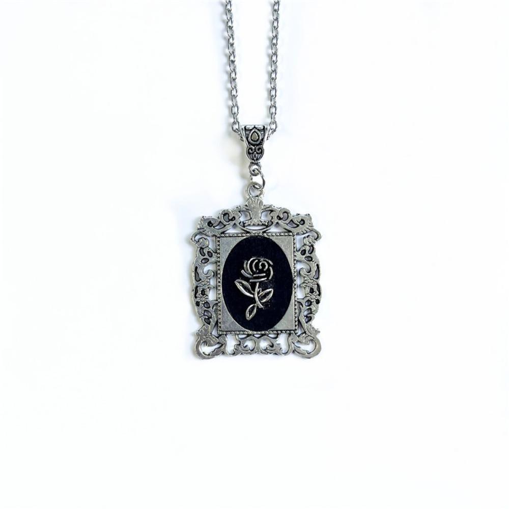 Fashion Retro Metal Geometry Glass Court Relief Rose Flower Heart Pendant Necklace for Women Punk Charm Jewelry Accessory Gifts