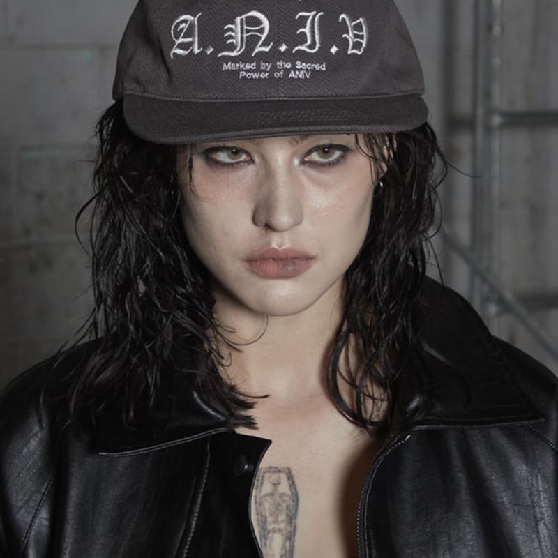 

ANIV ANIV ARCHIVE CAP CHARCOAL FREE