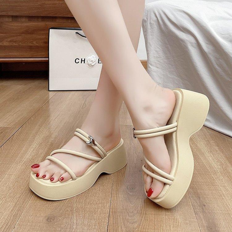 Small summer height increase retro platform slippers 2025 new cross-strap platform shoes Roman sandals