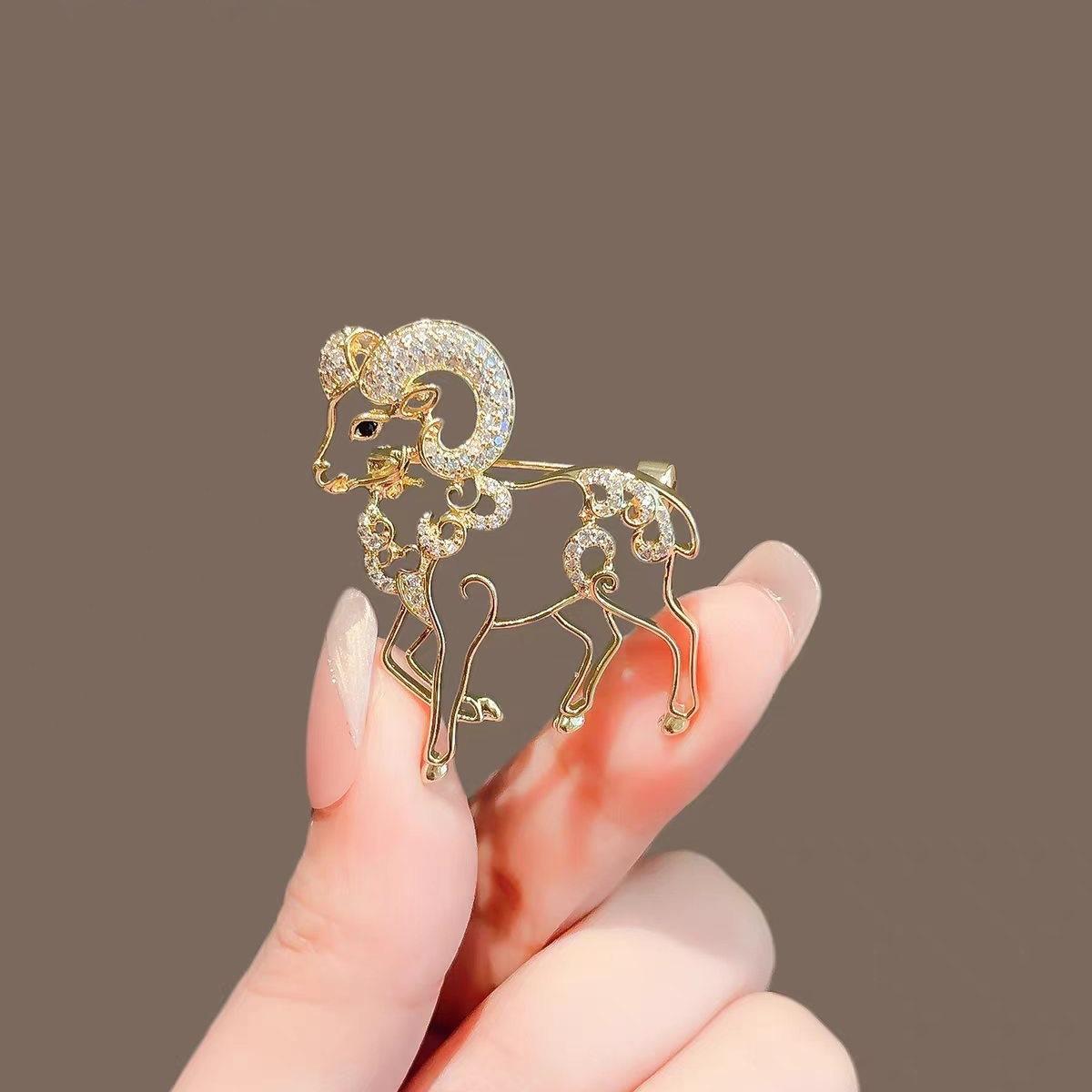 Модная Универсальная Изысканная Ажурная Брошь из Кожи Ягненка Hollow out lamb brooch beige