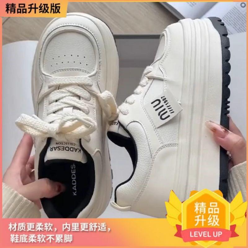 

Дофаминовые кеды женские 2025 весна маффин круглый носок легкие кампус спортивные хлебные туфли толстая подошва увеличивающие рост повседневные туфли 35