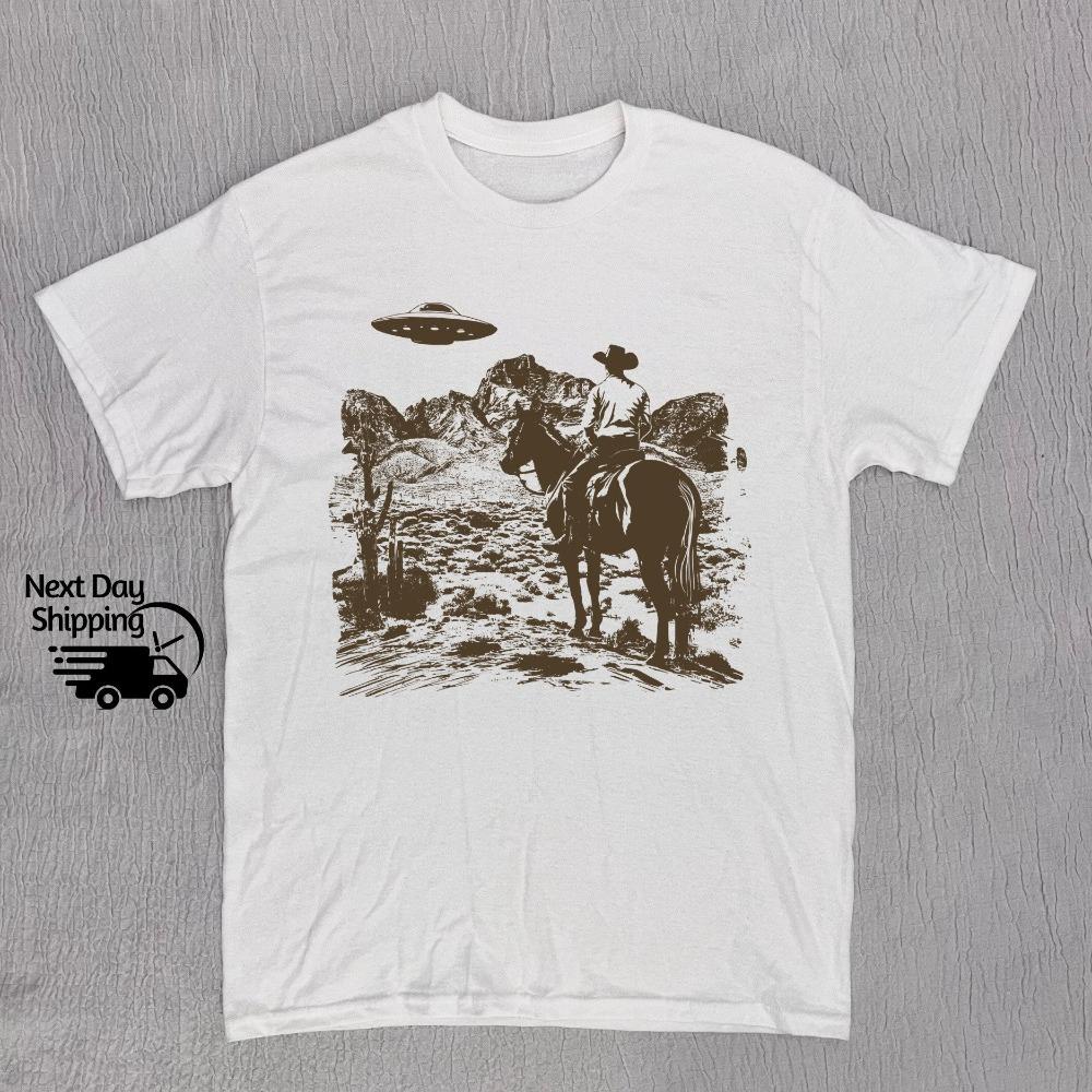 

Western Cowboy UFO Tshirt Vintage Cowboy Alien T-shirt Vintage 90s Shirt Washed Shirt Vintage Distressed Shirt 5XL різнокольоровий