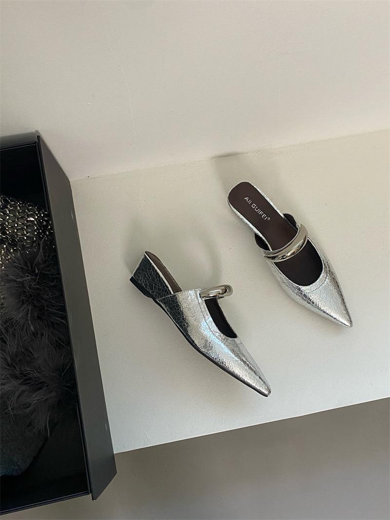 Верхняя одежда 2025 года весна и лето новые ретро классные тапочки женские нишевые высококачественные остроносые тапочки с металлической пряжкой сумка головка танкетка 35 серебряный 2549₽