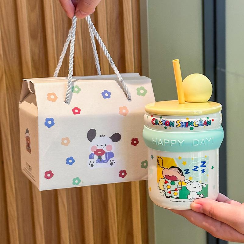 Crayon Xiaoxin Keramiktasse mit Deckel Kinder Strohbecher Niedliche Cartoon Studenten Wassertasse Geburtstagsgeschenkbox