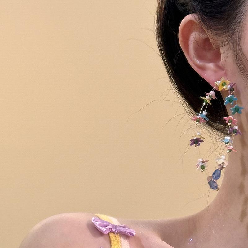Glas-Pailletten-Fransenblumen-Ohrstecker, kleiner frischer Design-Ohrstecker, hochwertiger Frühjahrs- und Sommer-Modeohrstecker, Damen