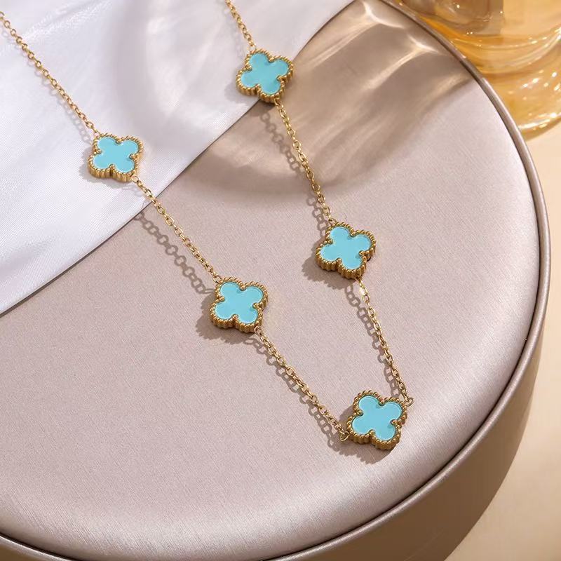 

Изысканная 18-каратная титановая сталь не теряет цвет Четырехлистный клевер Двусторонняя перламутровая Пять цветков Ожерелье Цепочка для ключицы женская 18K аква голубой