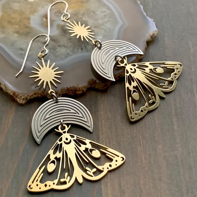 Jun'an Bohemian Retro Hollow Moon Moth Pendant Earrings