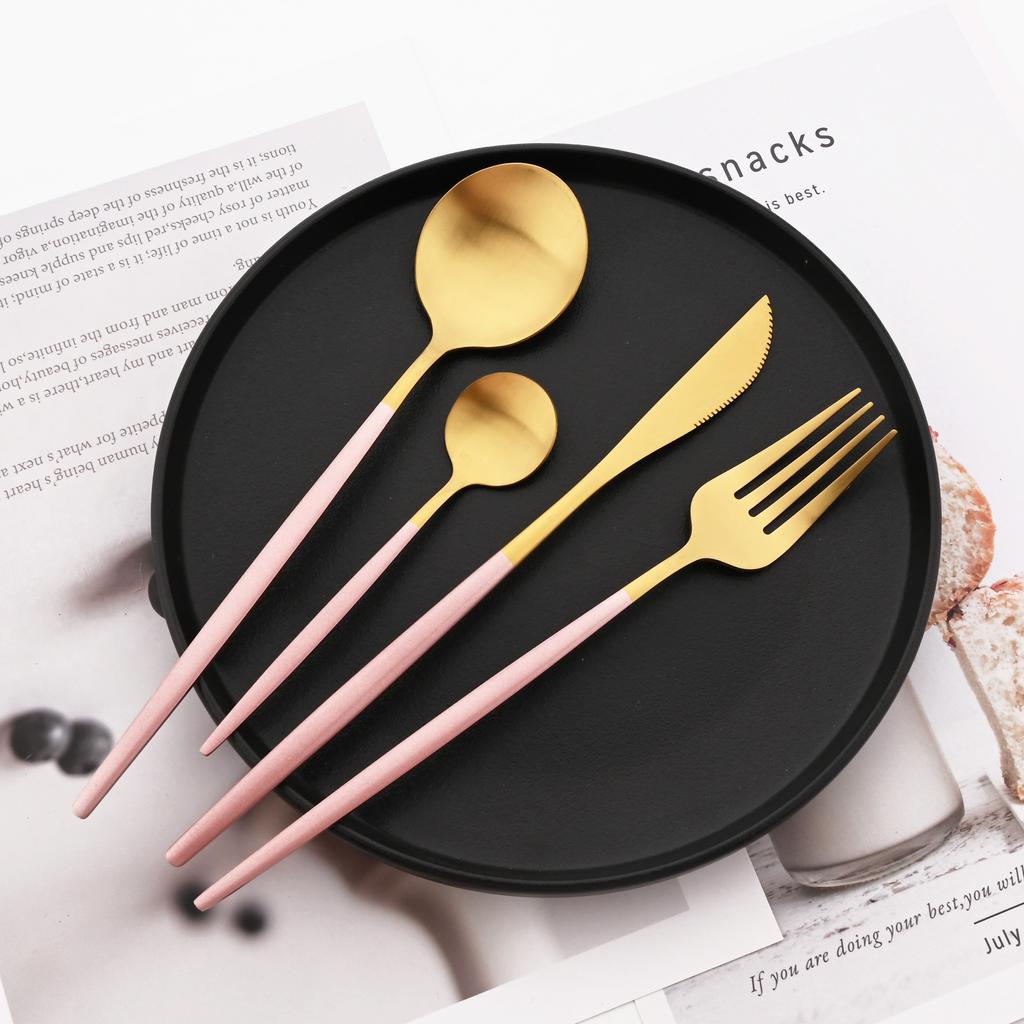 24 deler Matt Svart Gull Bestikksett Gaffel Skje Kniv Bestikksett Rustfritt stål Bestikk Komplett servisesett Kjøkken