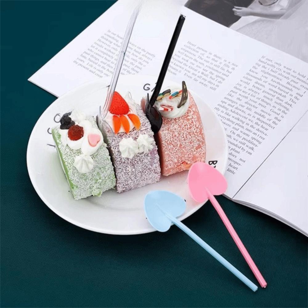 100PCS Lightweight Heart-shaped Spoons Thickened Ice Cream Spoons Disposable Spoons  Party