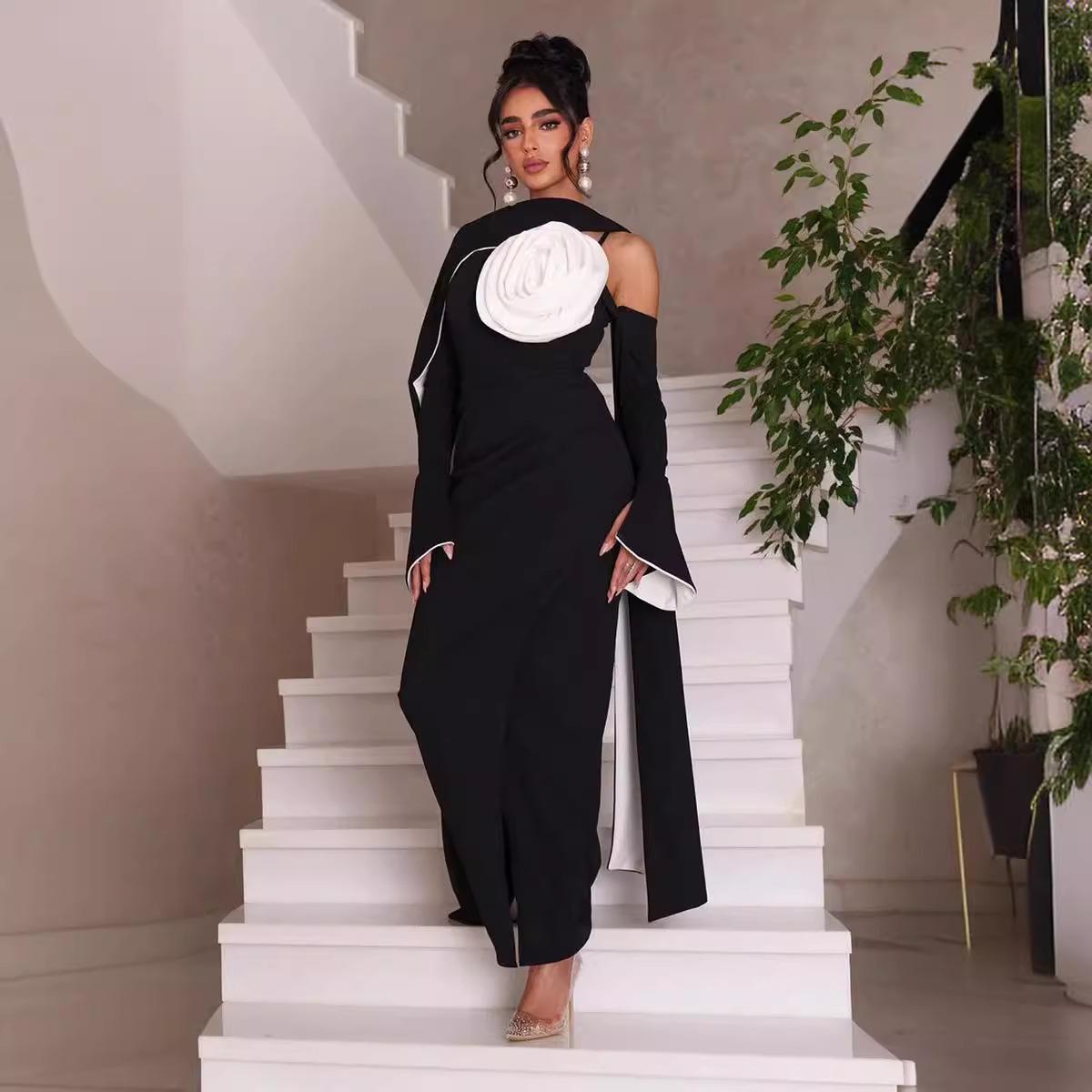 

Вечернее платье с открытыми плечами, цветочным принтом и шалью, черно-белое, 2024 Small чёрный