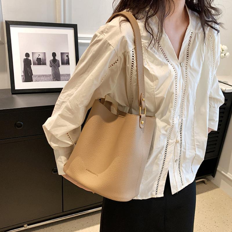 Premium Sense Bag Women'S Fashion Simple Soft Leather Shoulder Mother Bag Commuter Bucket Bag
