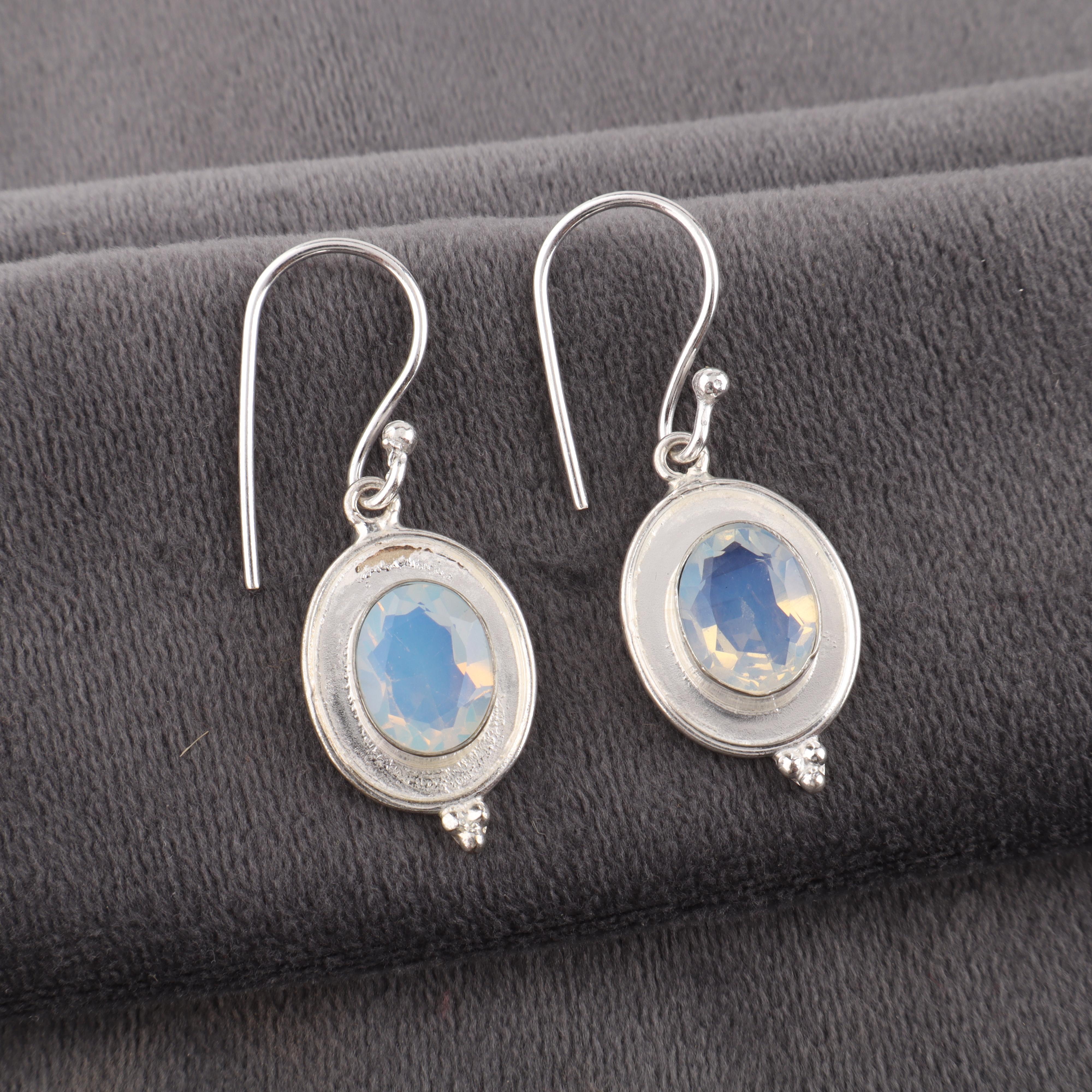 

Ювелирные изделия из молочного опала, серьги из стерлингового серебра 925 пробы, великолепные серебряные серьги ручной работы, серьги-бохо с опалом для любви 1.50 Inches белый