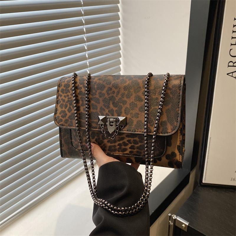 Chic Medium Sized Leopard Print Shoulder Bag With Lock Closure For Everyday Use