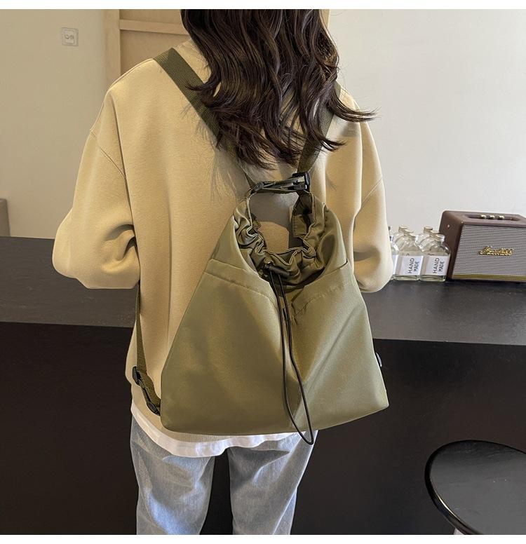 

Canvas large-capacity bag women s 2025 new fashion high-quality textured armpit bag class commuter shoulder messenger bag зелёный