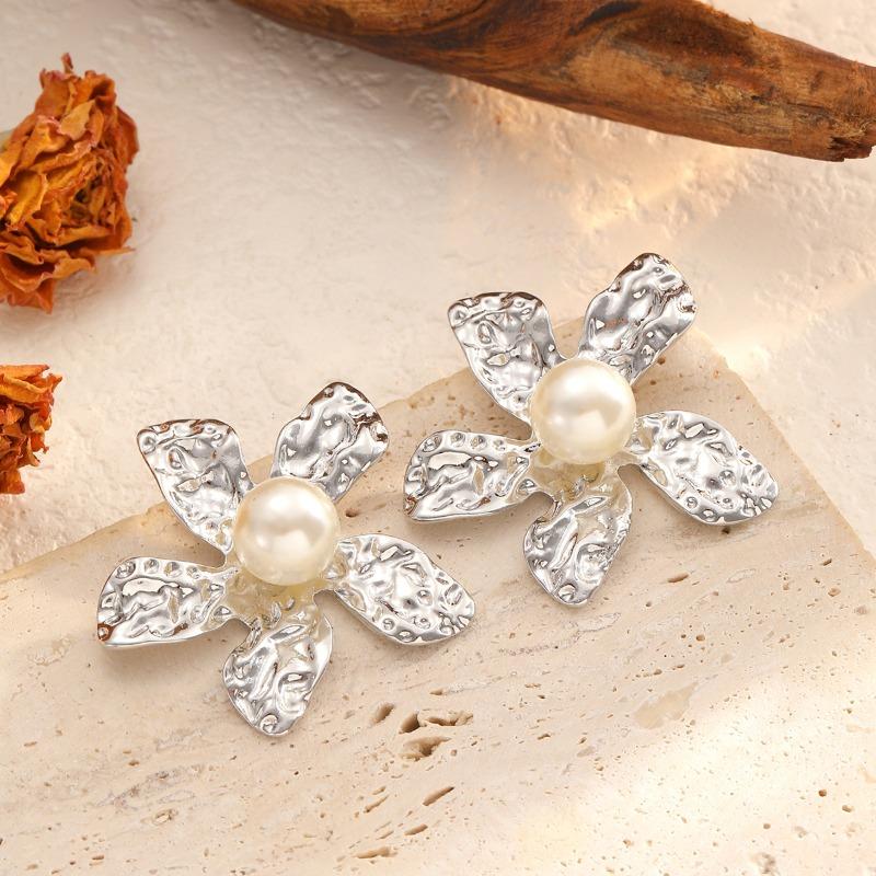 Metal lava flower earrings, light luxury, high-end design, fashionable and versatile earrings