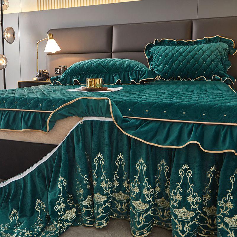 3pcs Luxurious European Quilted Crystal Velvet Bed Skirt Set with Lace Trim - Warm, Thick, Non-Slip, Includes 2 Pillow Shams and 1 Bed Skirt