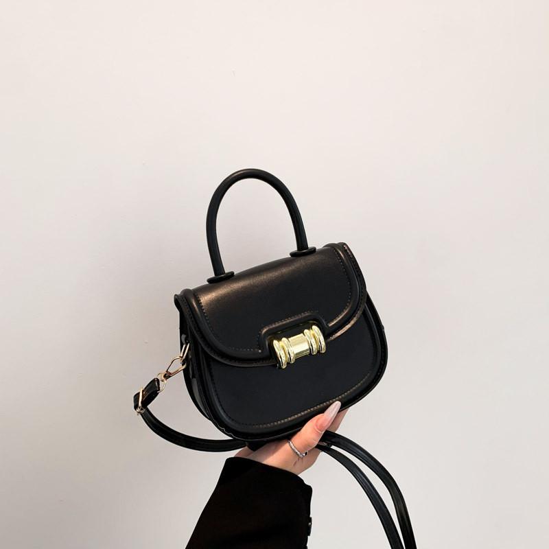 Стильная женская сумка-седло из искусственной кожи в черном, красном и коричневом цветах, идеально подходит для повседневного использования. чёрный