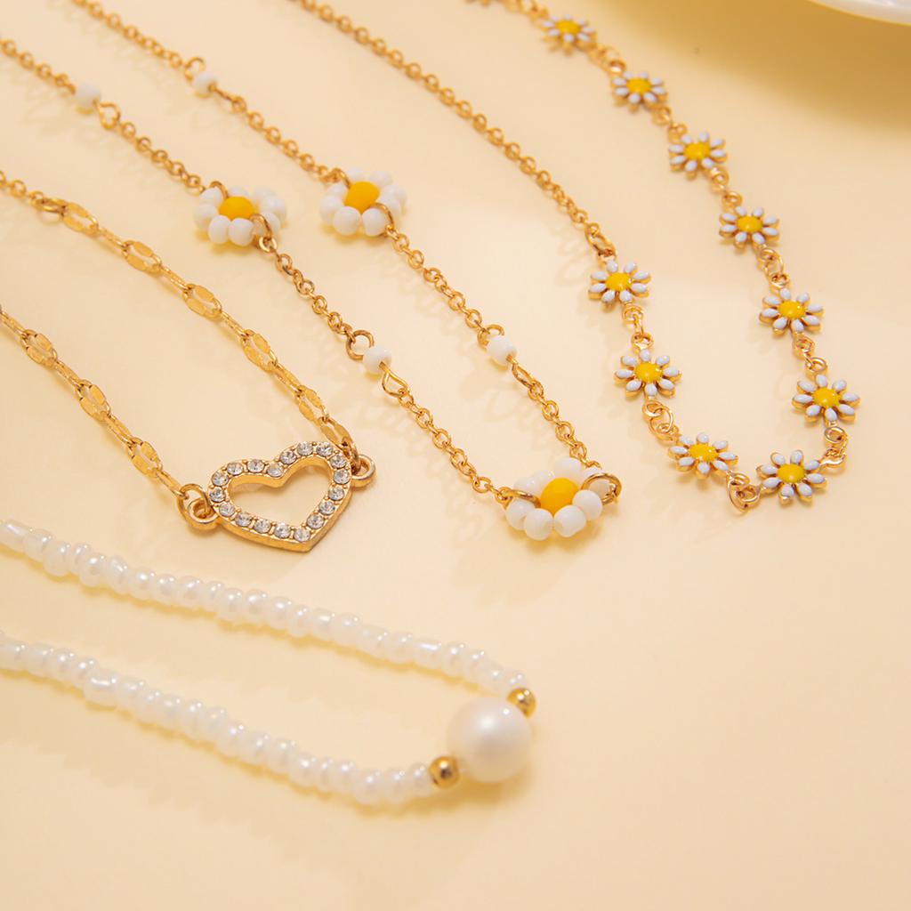 Sweet And Spicy Little Daisy Flower Rice Bead Necklace, Niche Diamond-Set Heart-Shaped Pearl Collarbone Necklace.