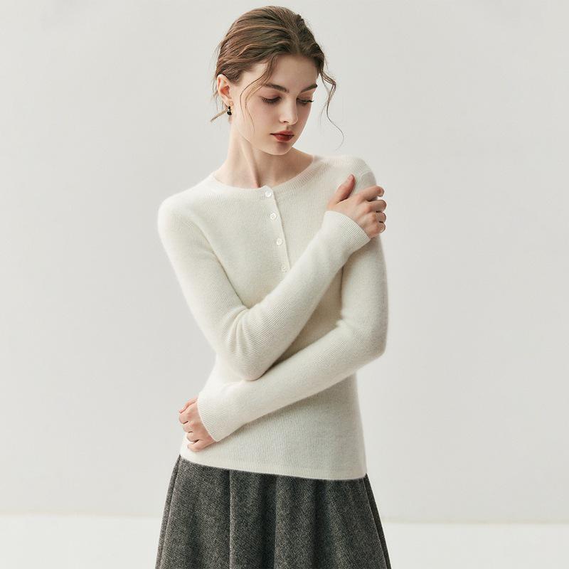 Elegant Autumn/Winter Women's Cashmere Sweater: Round Neck, Half-Button, Long Sleeve Pullover.