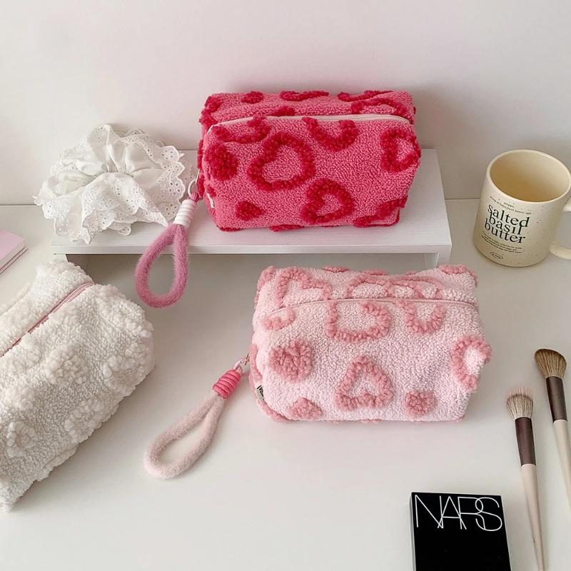 Large Capacity Plush Makeup Bags Toiletry Bag Travel Cosmetic Storage Bag Portable Love Print Organizer Pencil Case Cute Clutch Pouch