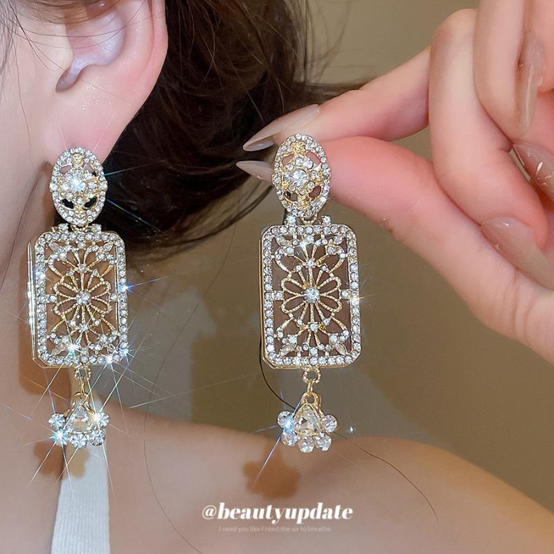 Medieval Vintage Full Diamond Square Stud Earrings Exquisite Heavy Industry Court Style Temperament Earrings Light Luxury High-end Earrings
