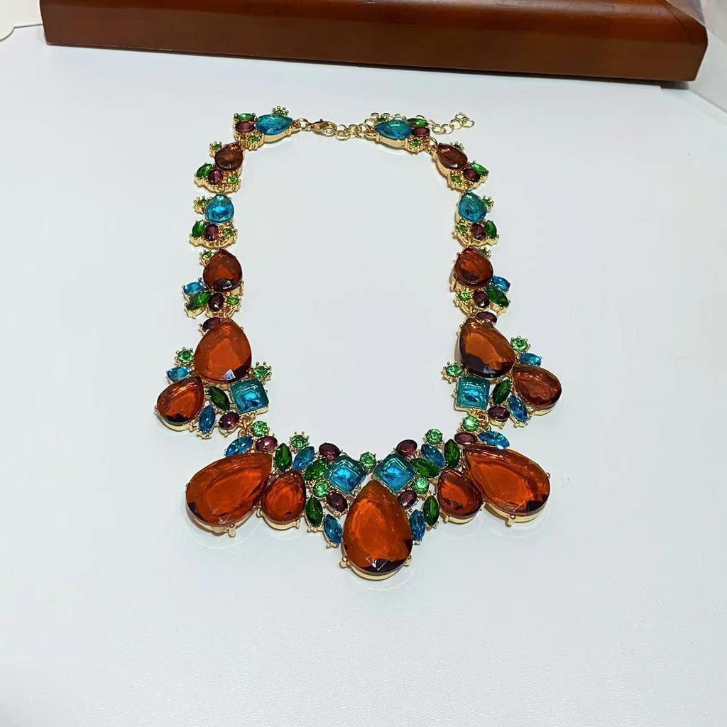 Vintage Court Style Retro Necklace - Exaggerated Light Luxury High-End Jewelry for Women