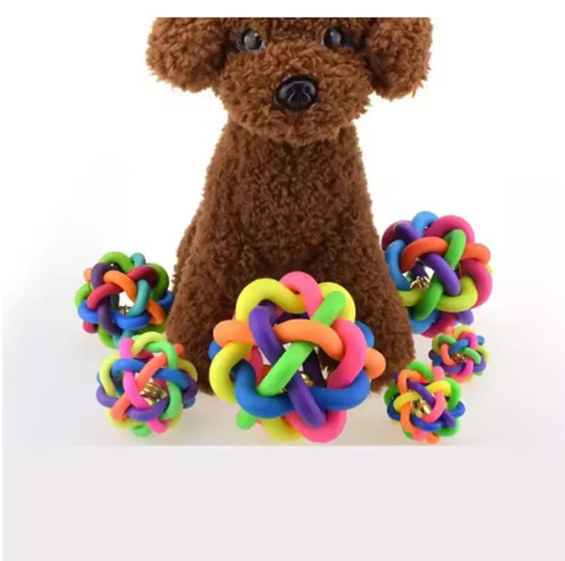 Urocza zabawka dla psa interaktywna piłka dla psa z małym dzwoneczkiem zabawka dla kota tęczowa zabawka dla psa zwierzę do gryzienia i zabawy rzuć dobrą piłkę.