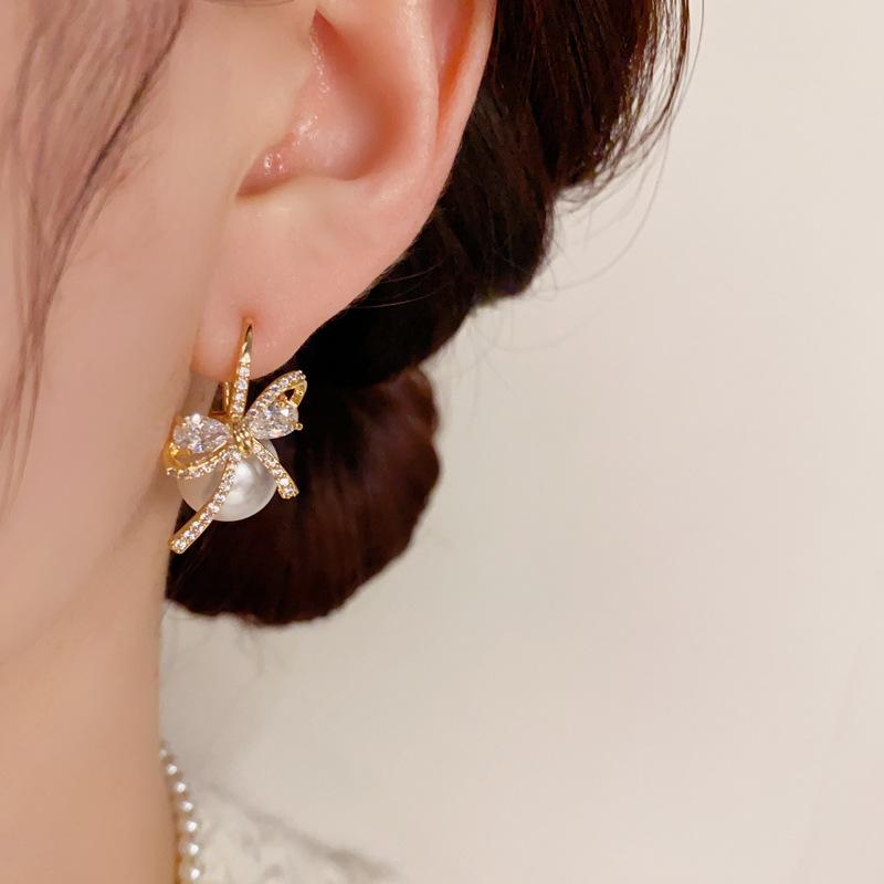 Fashionable Minimalist Bow Earrings